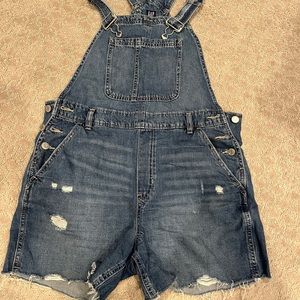 GAP SHORT OVERALLS